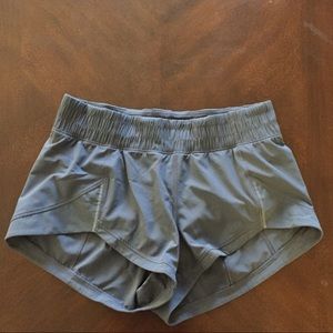 Lululemon NWOT miles ahead short size 4